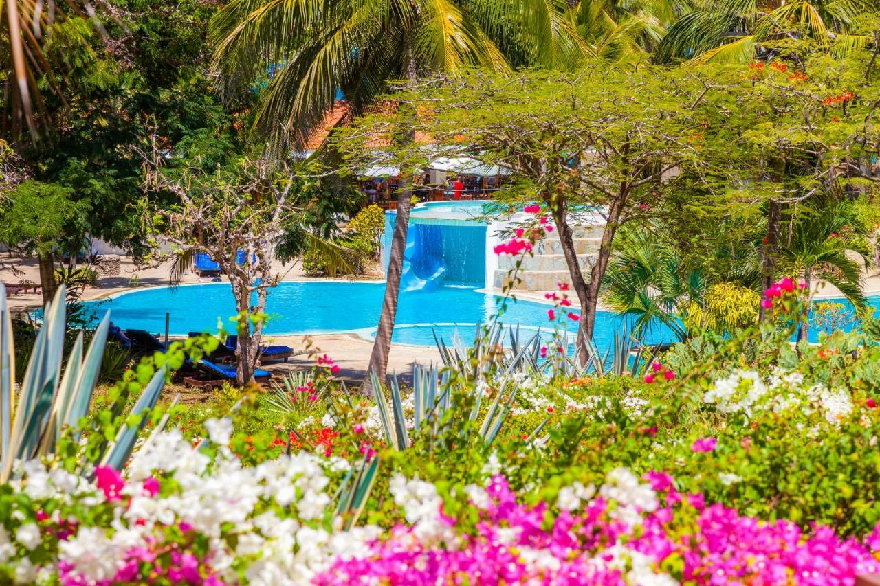 Diani Sea Resort Diani Beach Exterior photo